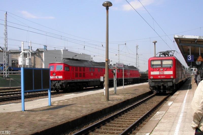 Bahn 078.jpg - Einfahrt des RE 33109 von Rostock nach Wittenberg in Waren.